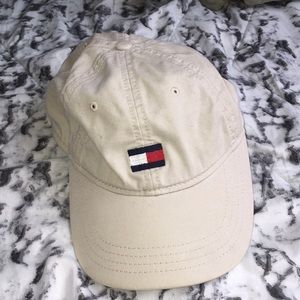 Tommy Hilfiger hat